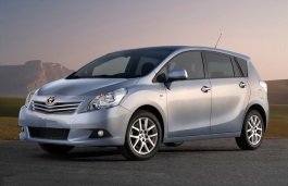 toyota verso 