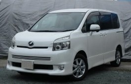 toyota voxy II (R70)