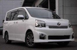 toyota voxy II (R70) Facelift