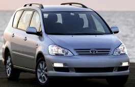toyota avensis-verso Facelift