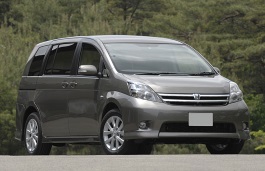 toyota isis Facelift